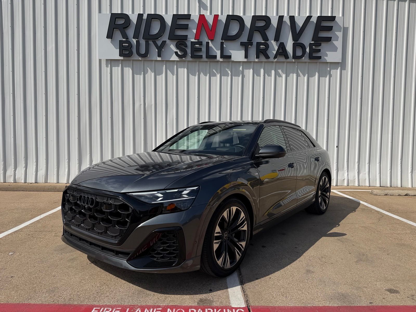 Daytona Gray Pearl Effect 2025 Audi Q8 SUV / Crossover All-Wheel Drive 8-Speed Automatic