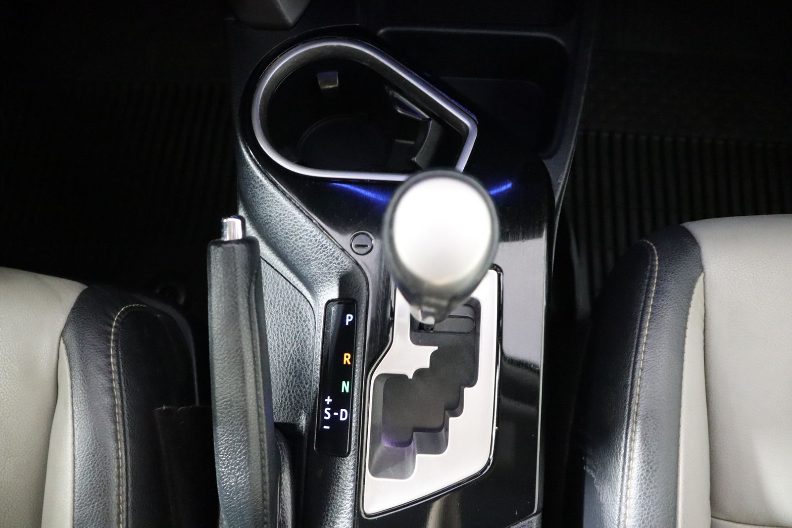 2017 Toyota RAV4 Hybrid Limited photo
