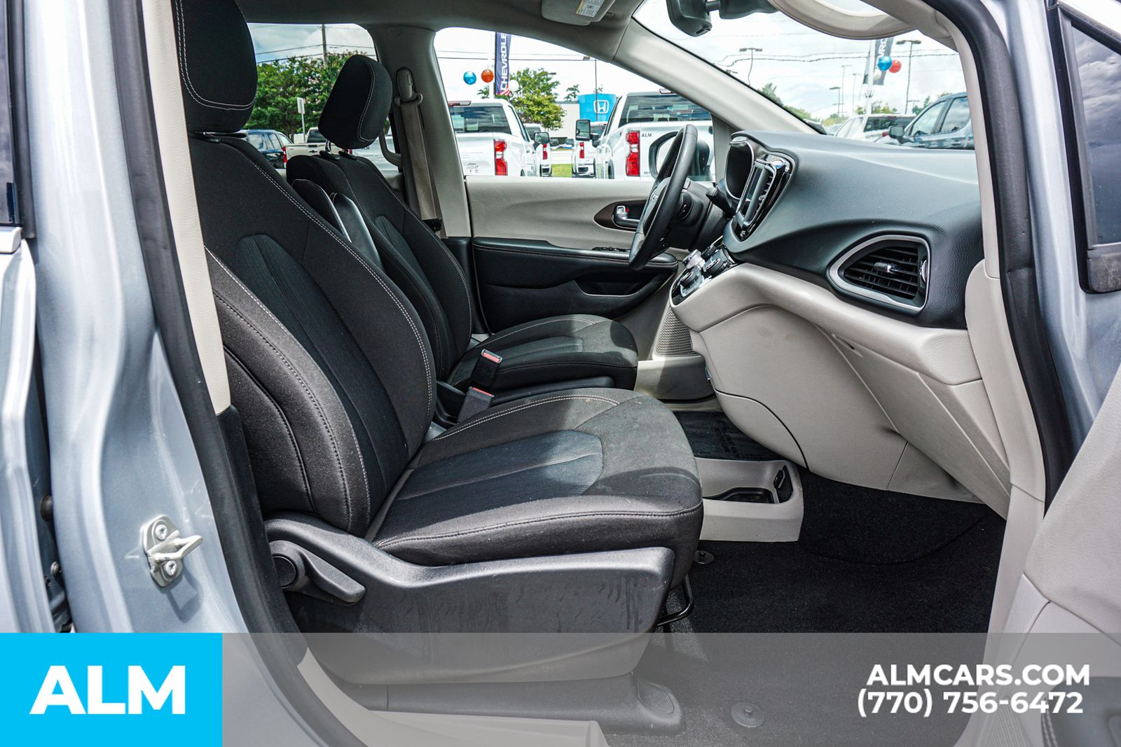 Used 2023 Silver Chrysler LX image 23