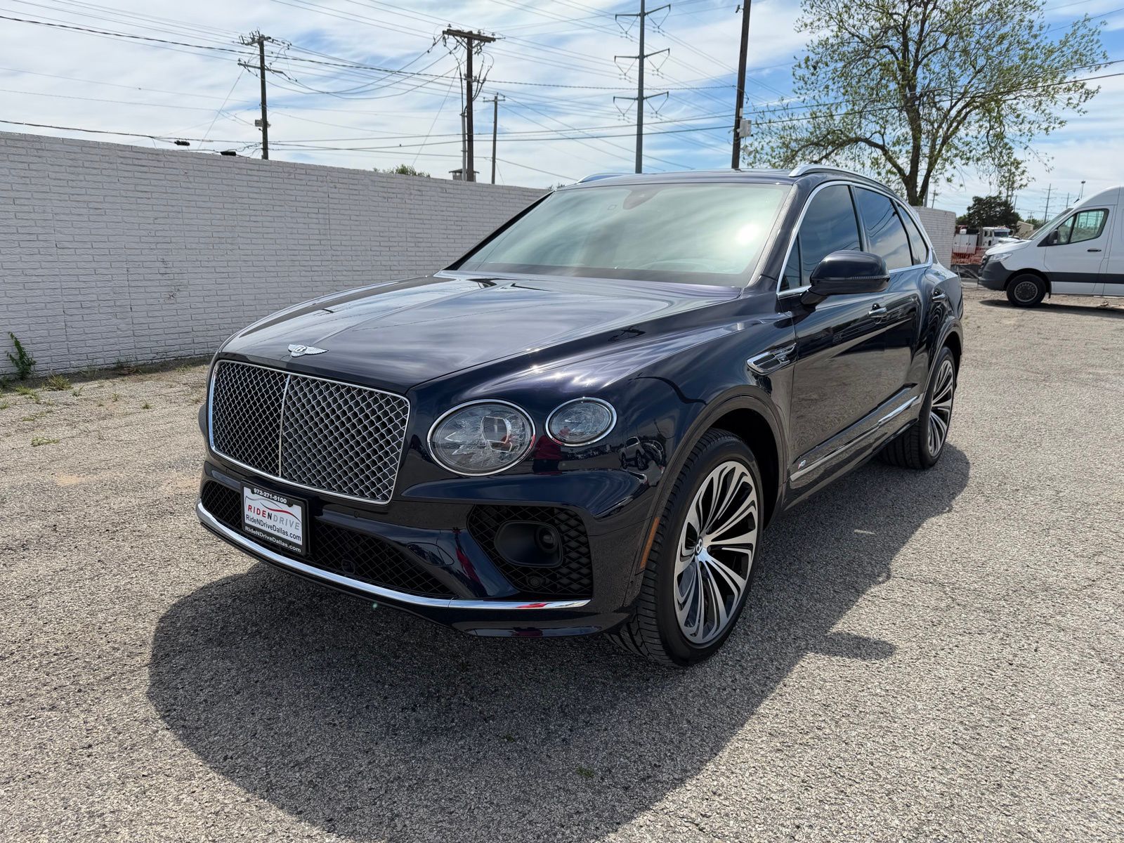 Light Sapphire 2021 Bentley Bentayga V8 AWD SUV / Crossover All-Wheel Drive 8-Speed Automatic