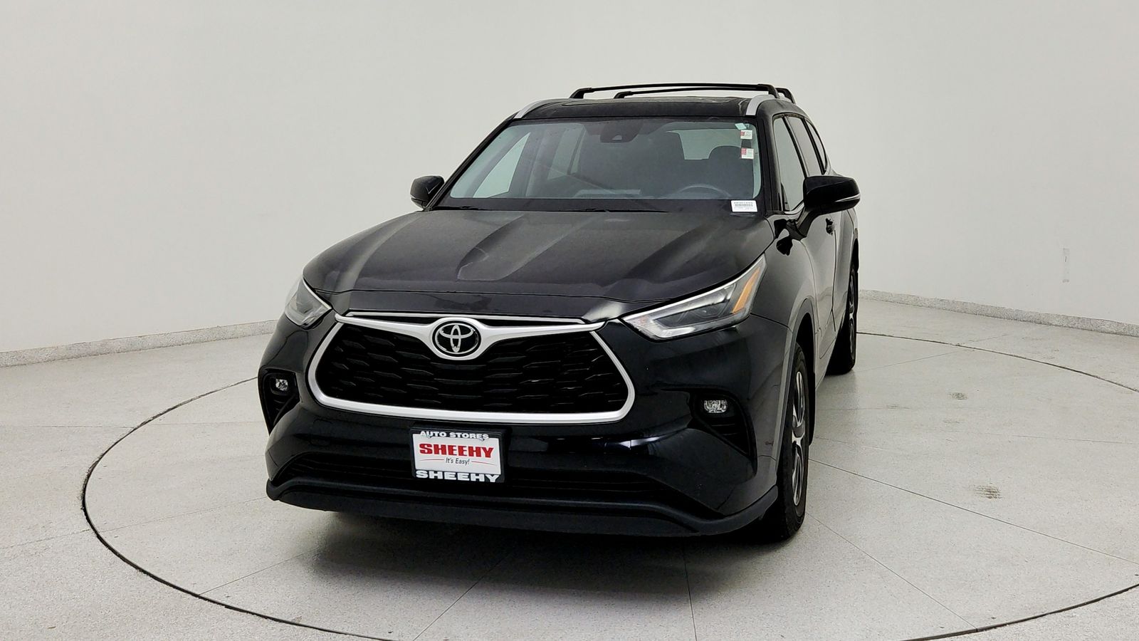 Used 2022 Black Toyota XLE image 2