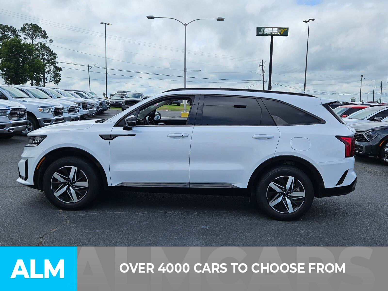 2022 Kia Sorento S photo 2
