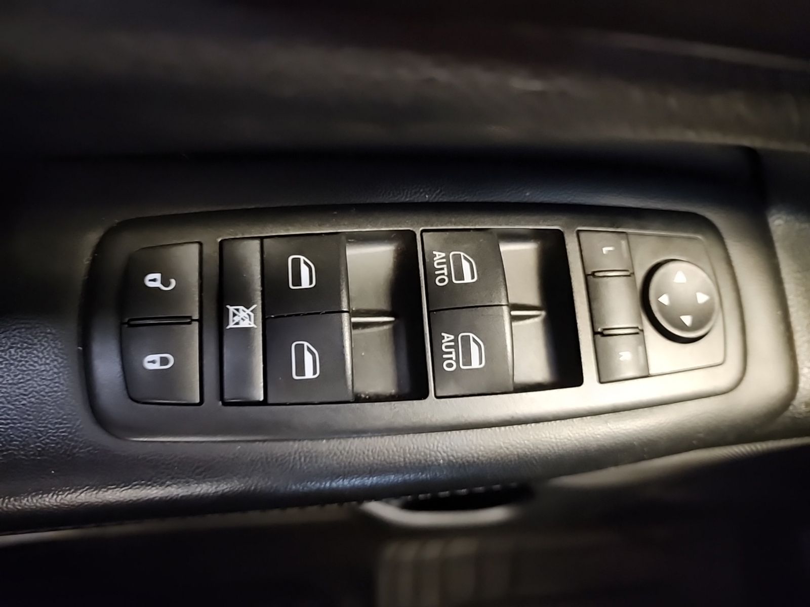 Used 2014 Granite Crystal Clearcoat Metallic Jeep Laredo image 23