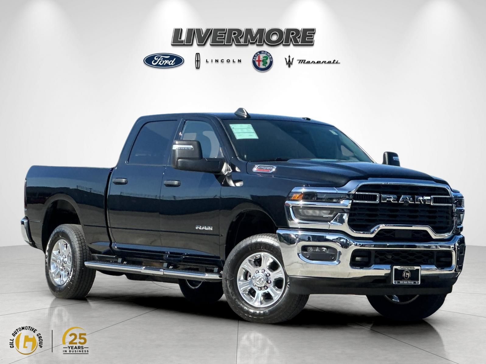 Diamond Black Crystal Pearlcoat 2026 RAM 2500 Pickup Truck Four-Wheel Drive 8-Speed Automatic