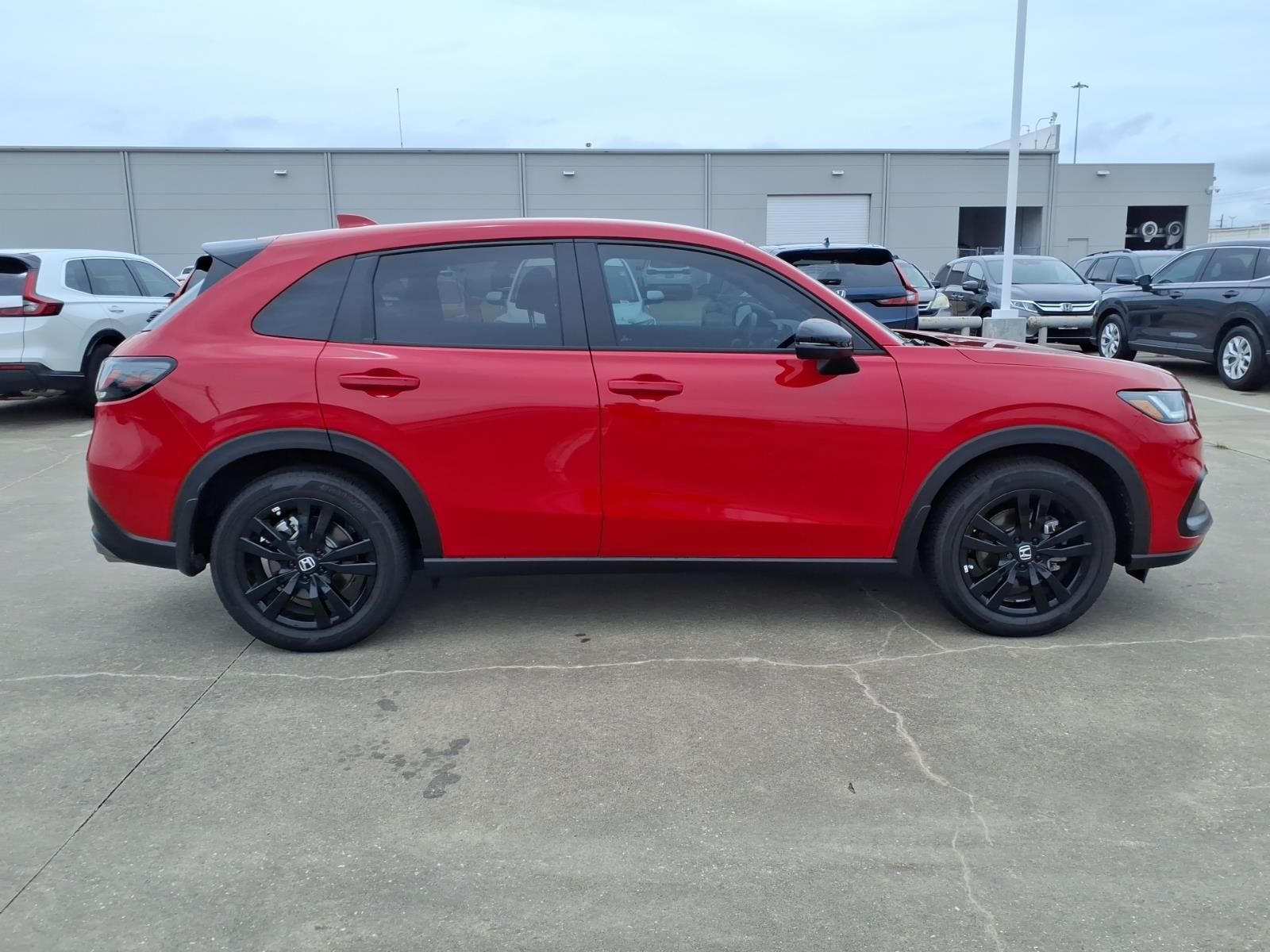 View vehicle photo 4