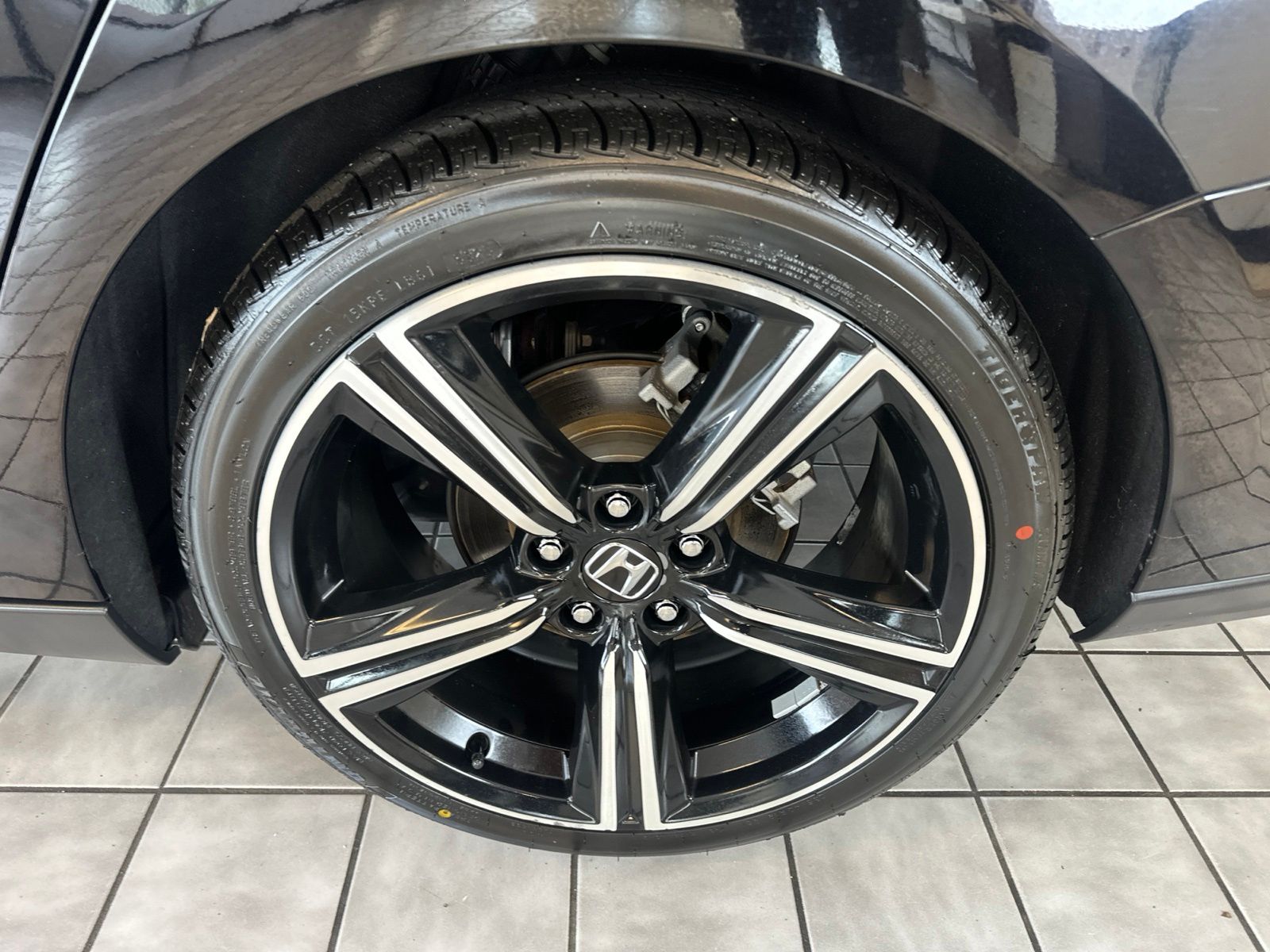 Used 2024  Honda Sport image 23