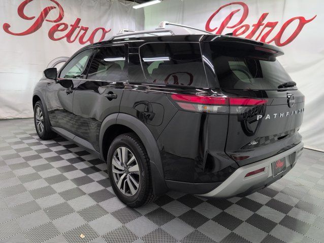 View vehicle photo 5