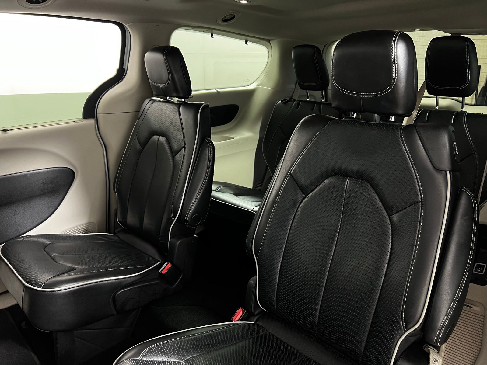 2022 Chrysler Pacifica Limited 26