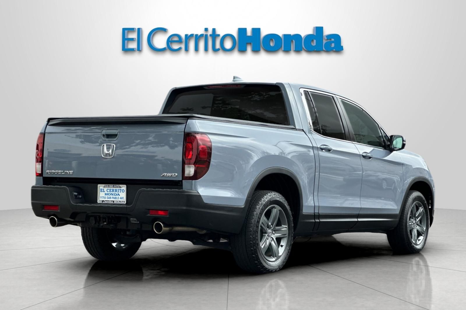 View vehicle photo 3