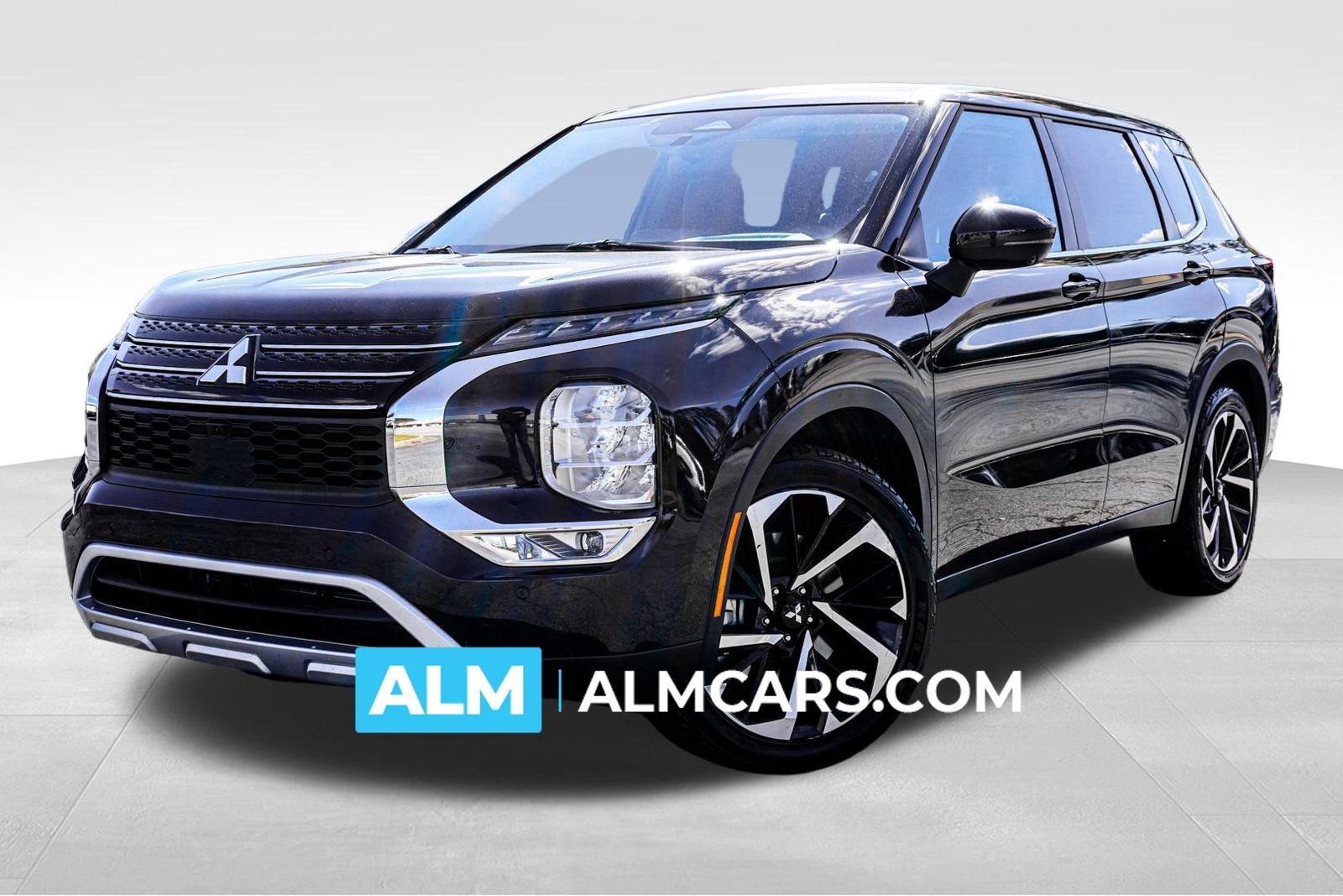 2024 Mitsubishi Outlander SE's photo