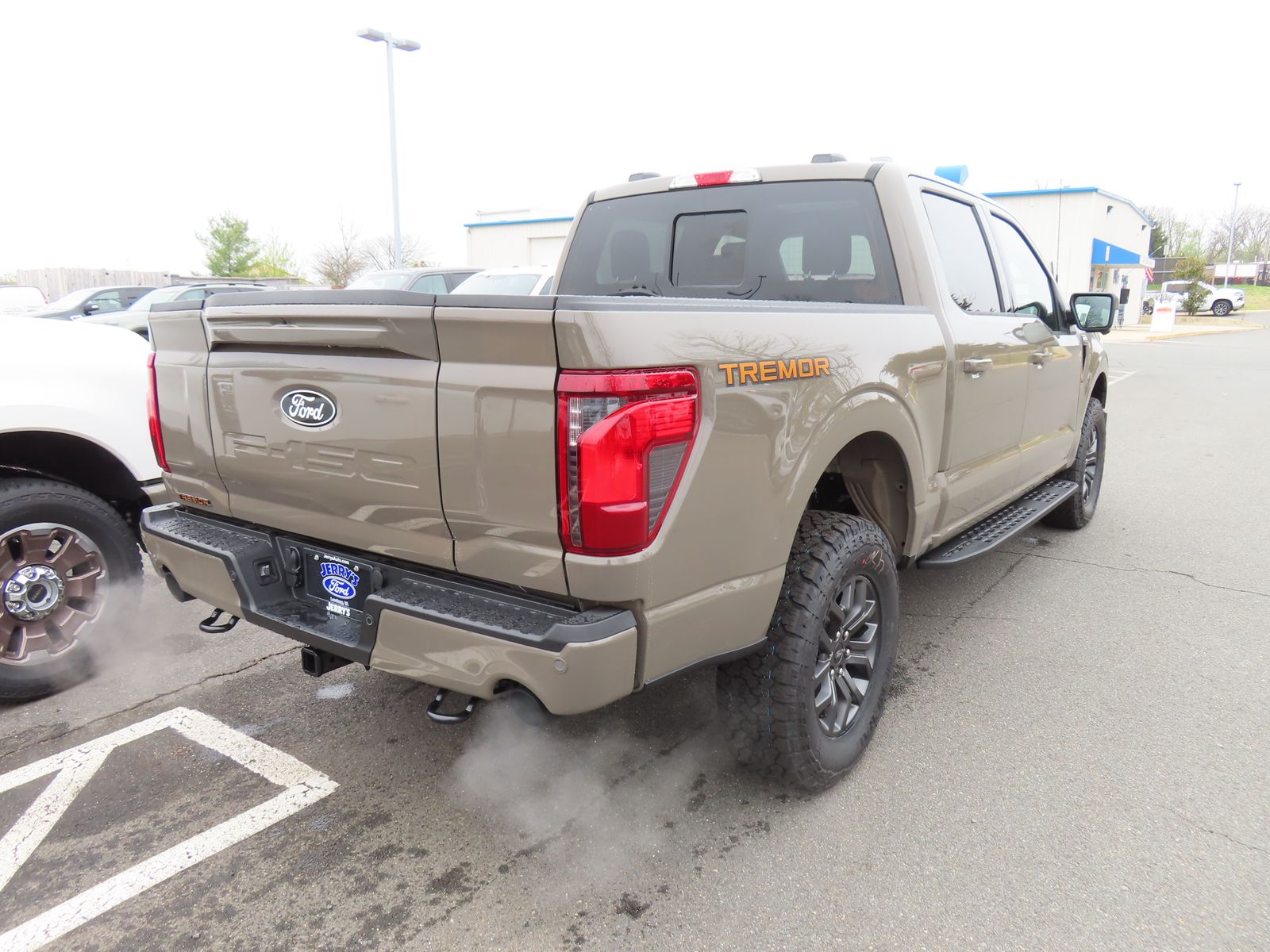 View vehicle photo 4