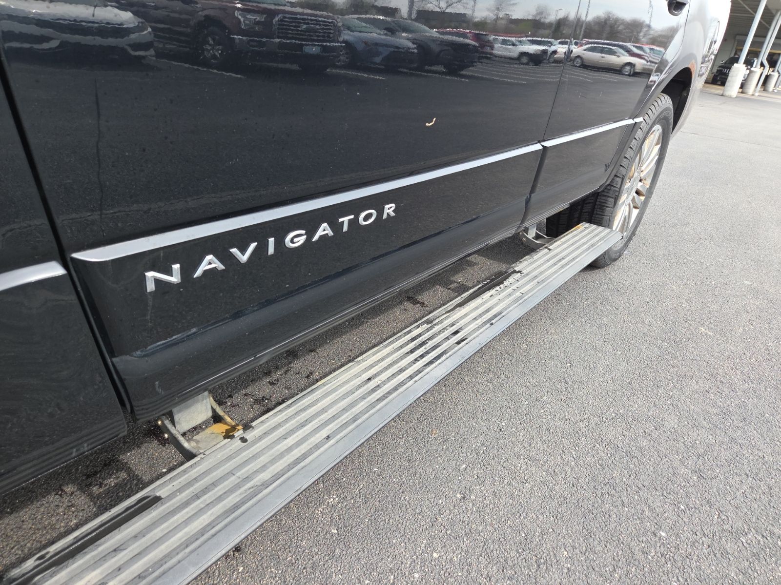 used 2009 Lincoln Navigator car, priced at $6,900