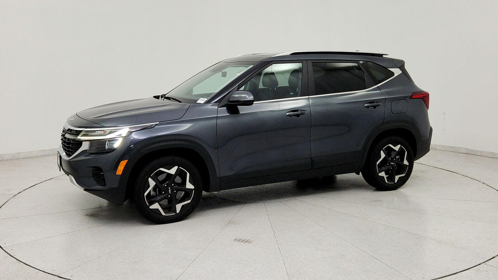 Used 2024 Gray Kia EX image 3
