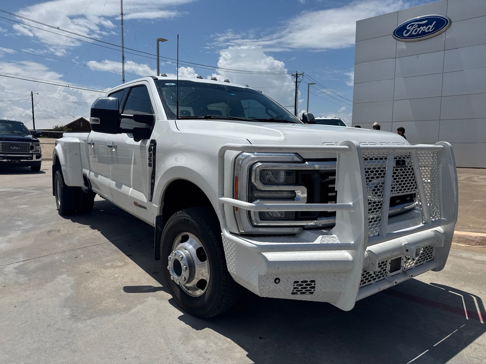 White Metallic 2023 Ford F-350 Super Duty Pickup Truck Four-Wheel Drive Automatic