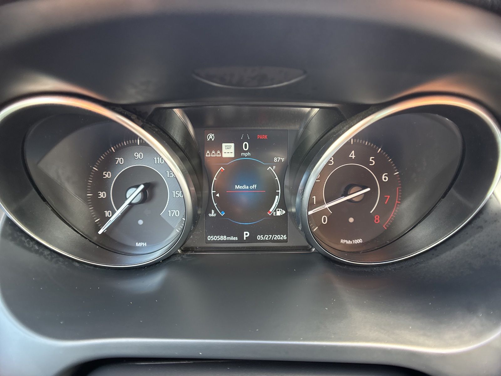 Used 2020  Jaguar SE image 5