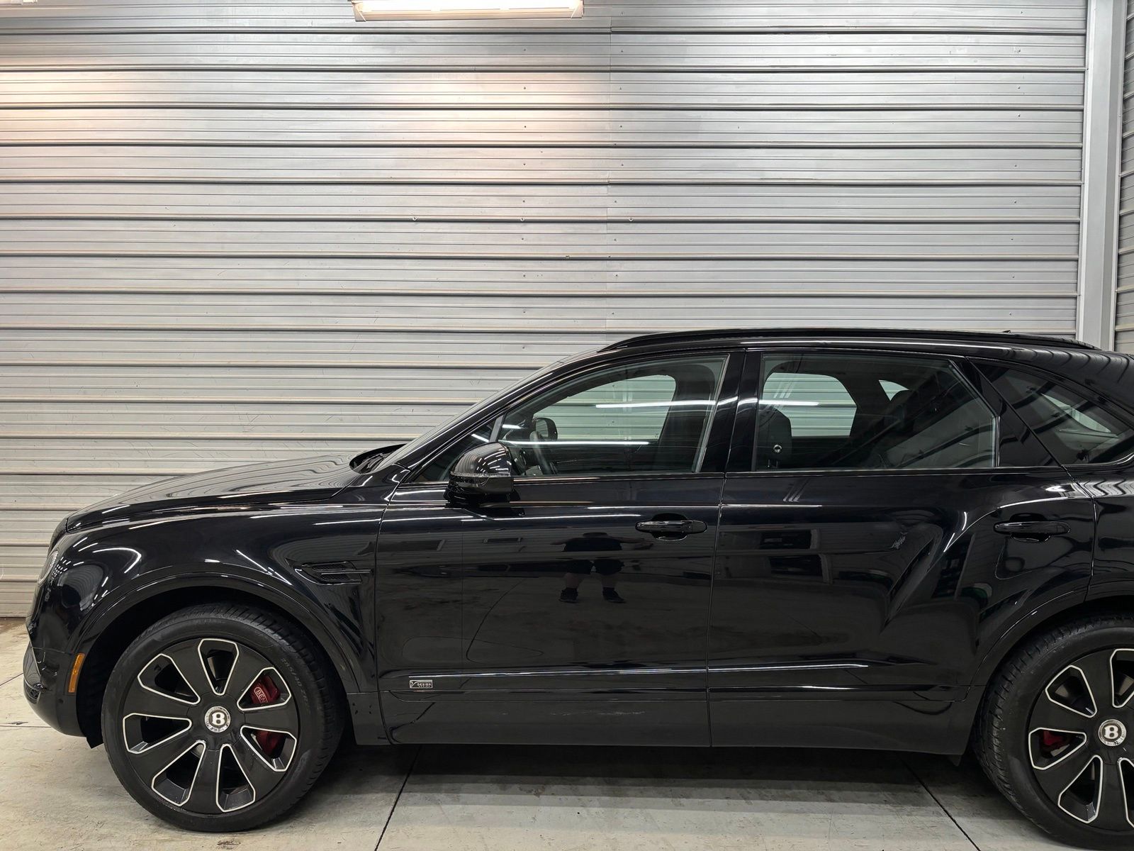 Photo 3 of 2020 Bentley Bentayga V8
