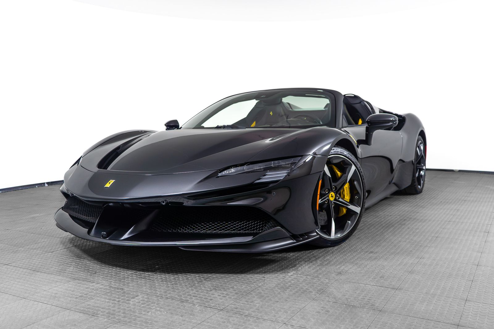 2023 Ferrari SF90 Spider — full photo 1 of 52