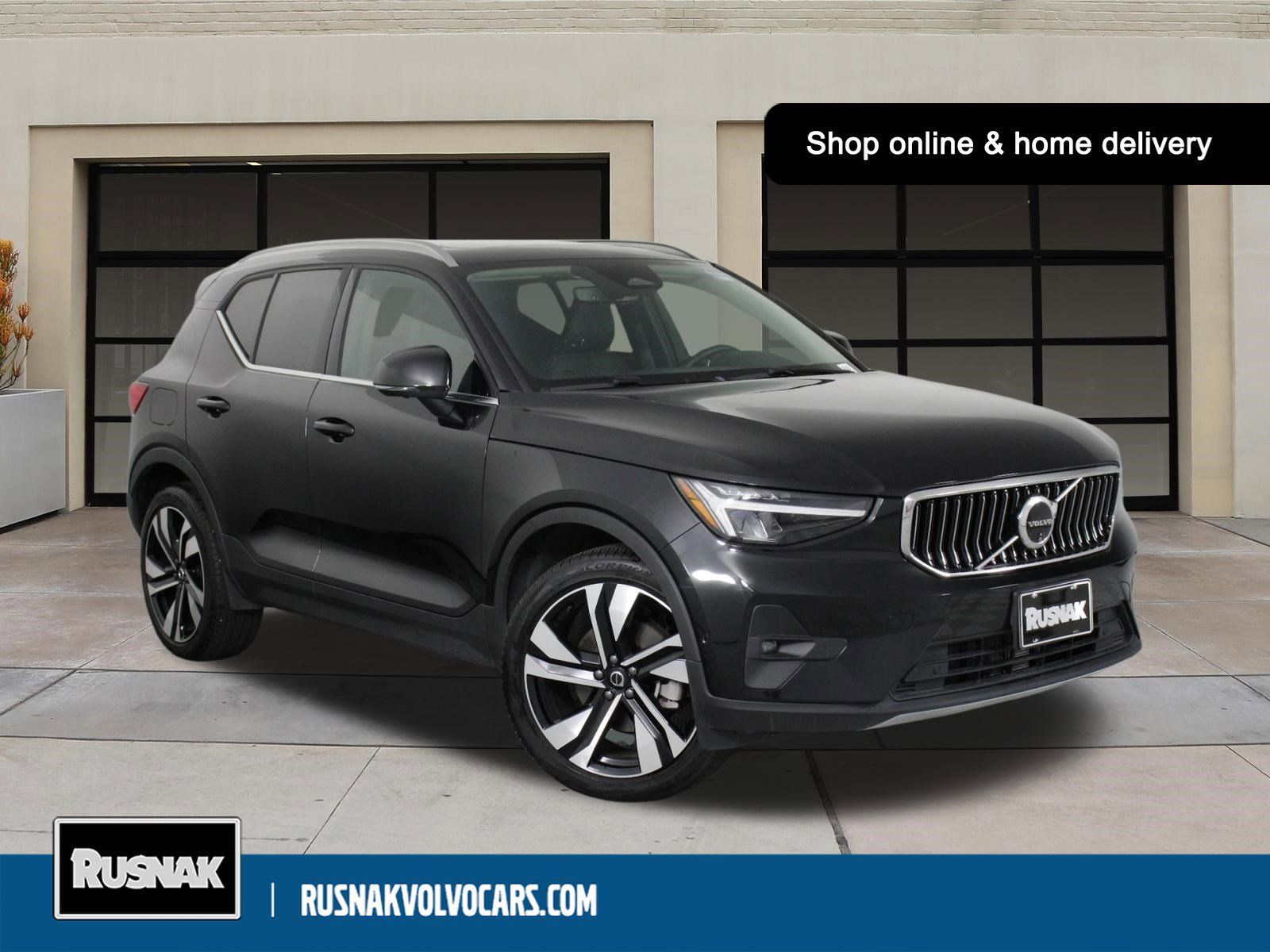 Onyx Black Metallic 2025 Volvo XC40 B5 Plus Bright Theme AWD SUV / Crossover All-Wheel Drive Automatic