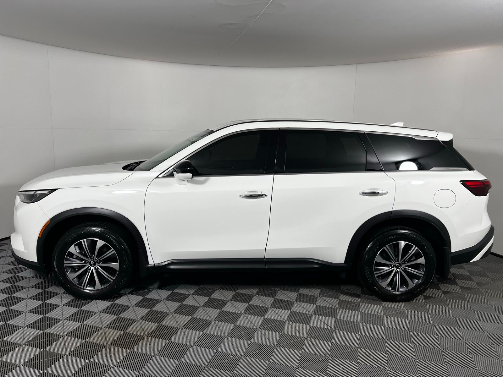 Thumbnail: 2024 INFINITI QX60 - 8