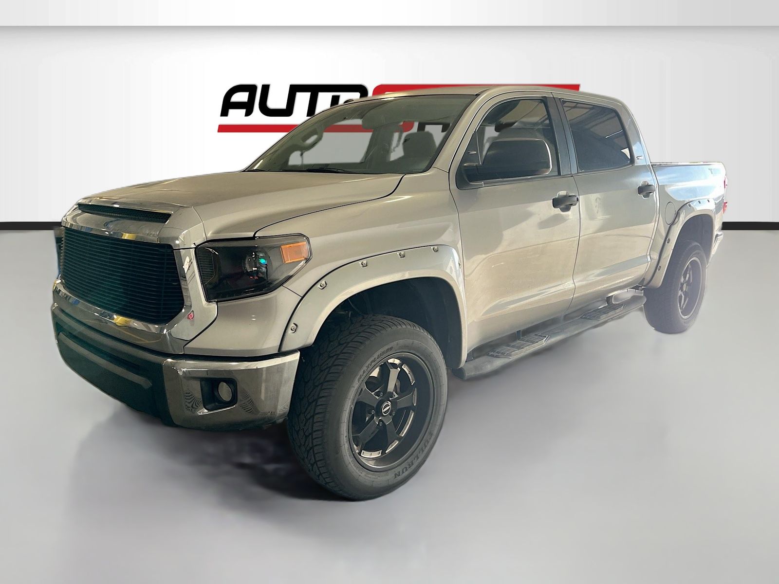 Used 2014 Silver Toyota SR5 image 3