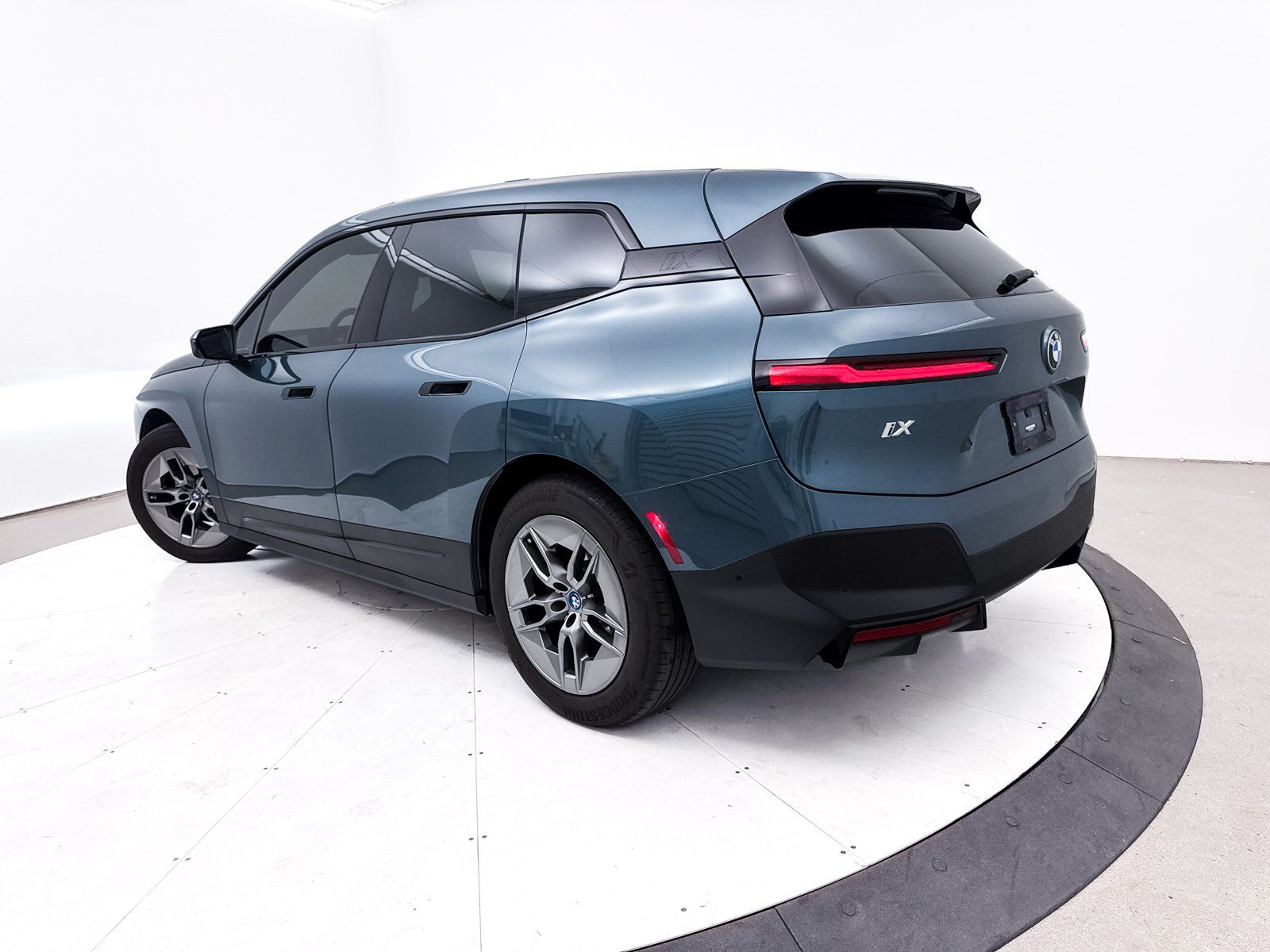 Used 2022 BMW iX Base with VIN WB523CF09NCK29478 for sale in Scottsdale, AZ