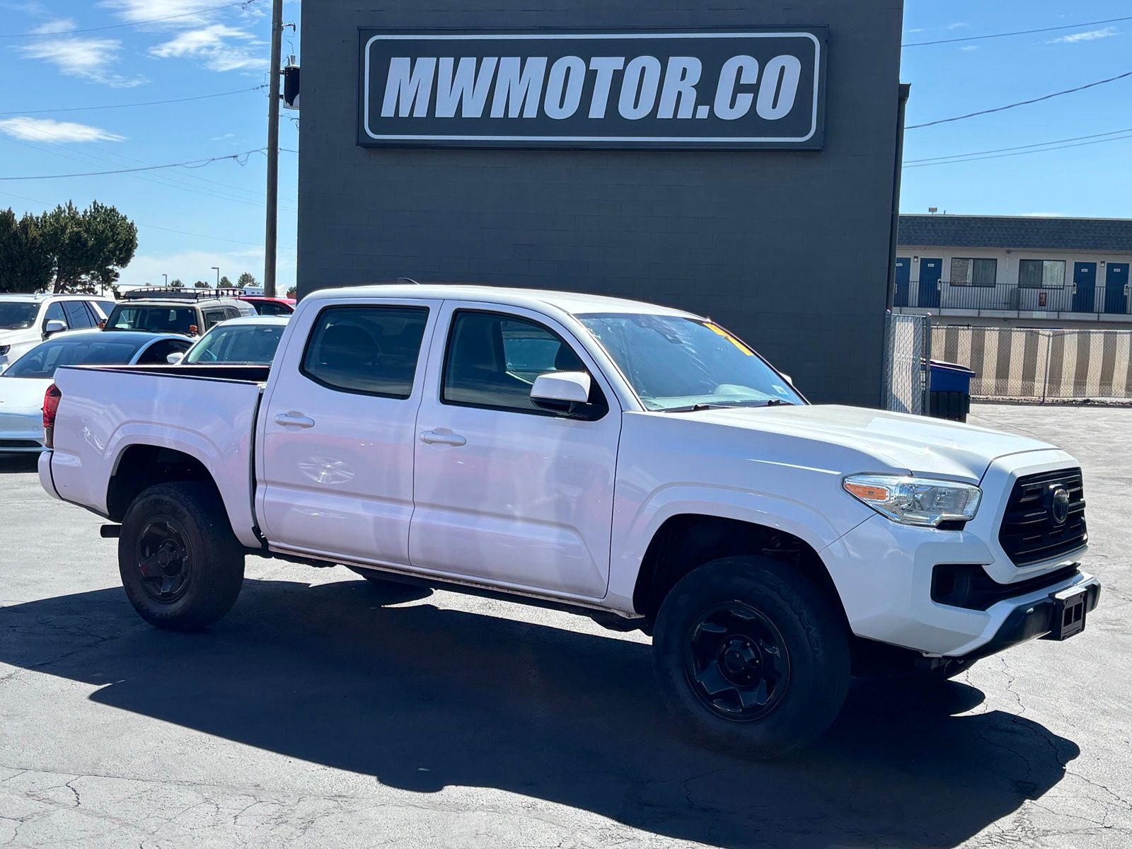 Super White 2018 Toyota Tacoma Pickup Truck Four-Wheel Drive 6-Speed Automatic