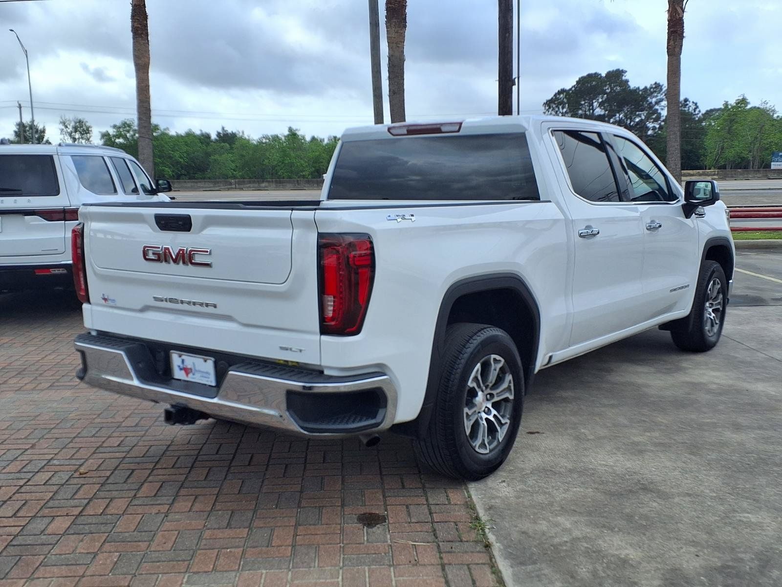 2025 GMC Sierra 1500 SLT - 4