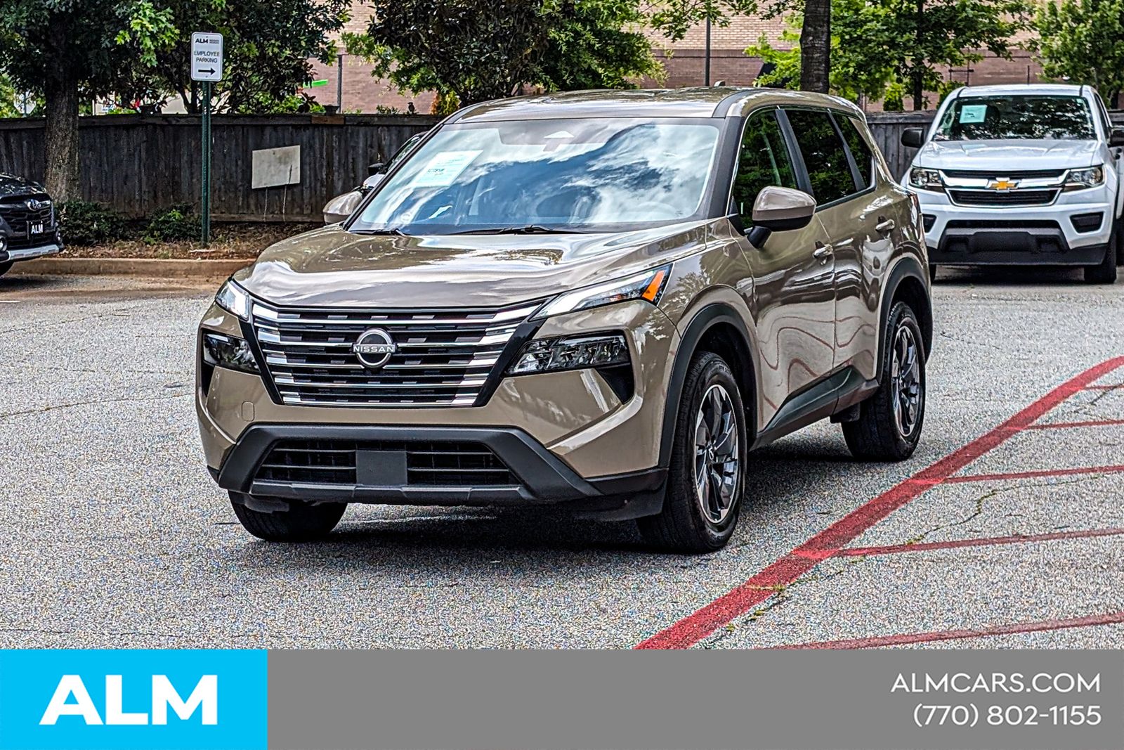 Used 2025 Beige/tan Nissan SV image 4