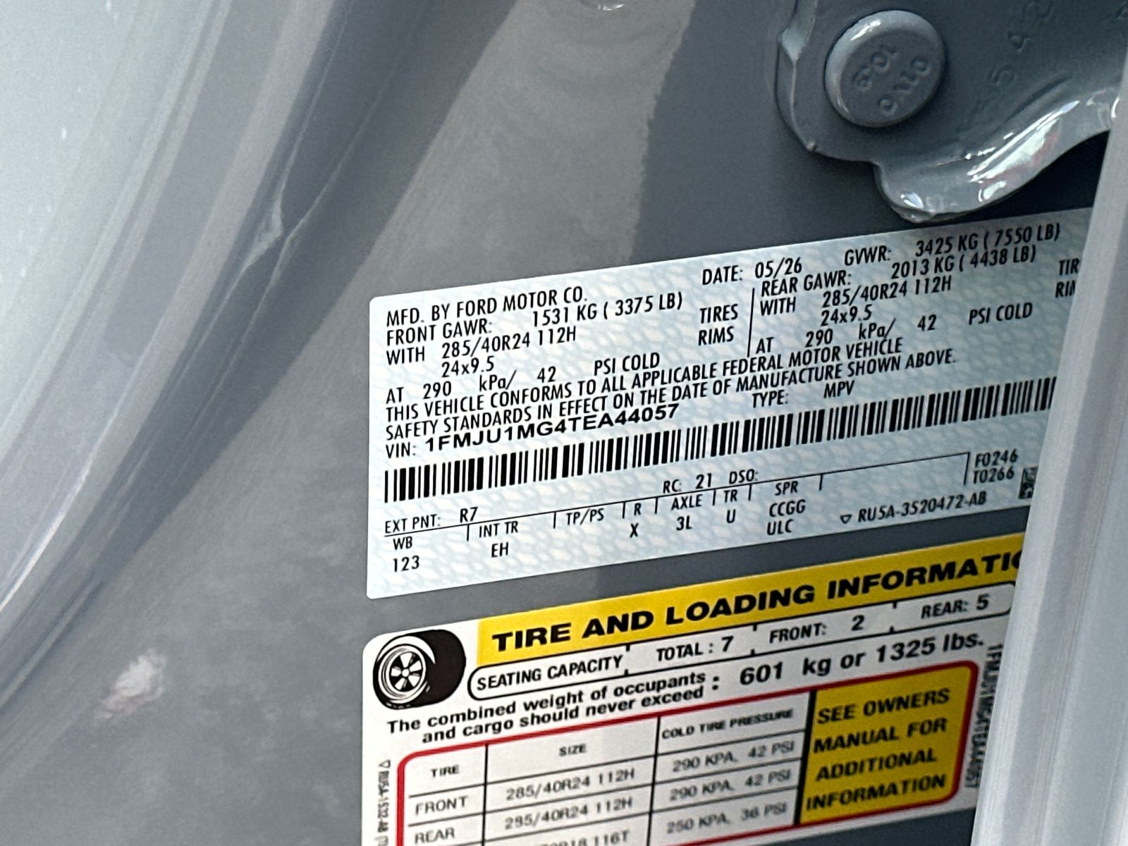 New 2026 Glacier Gray Metallic Tri-Coat Ford Platinum® image 36