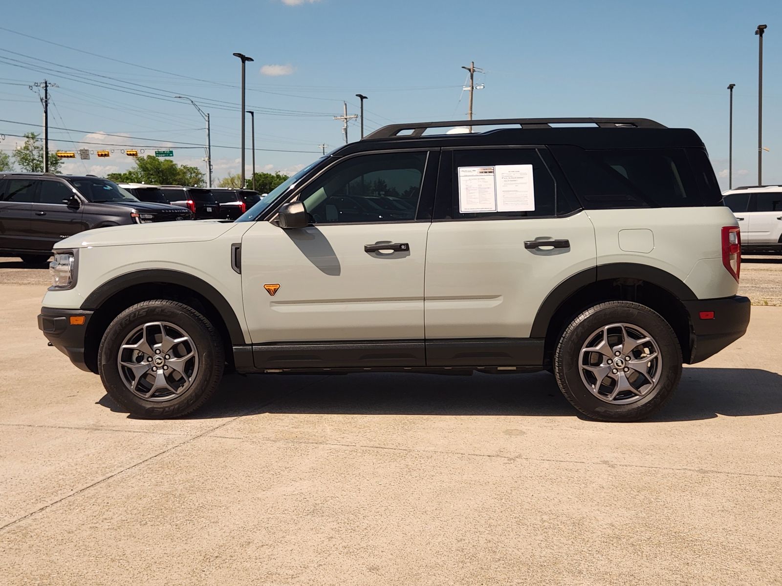 View vehicle photo 3