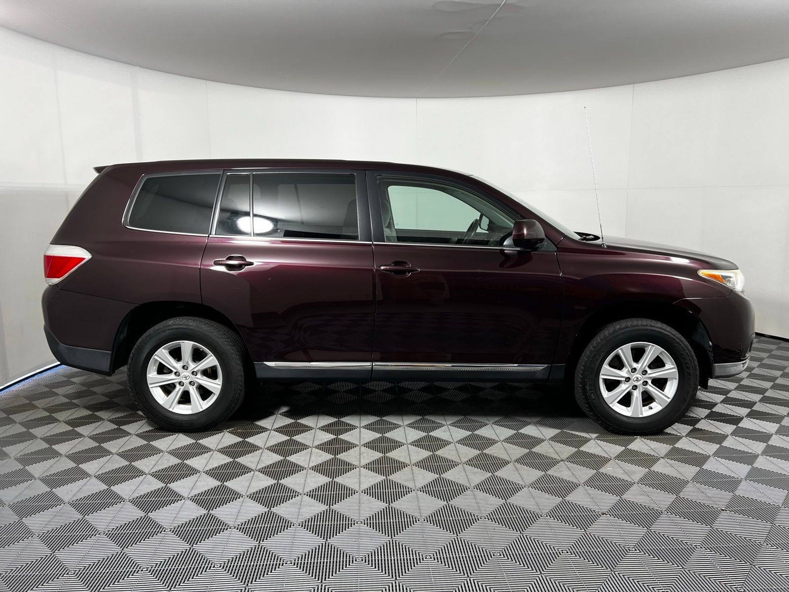 Thumbnail: 2012 Toyota Highlander - 4