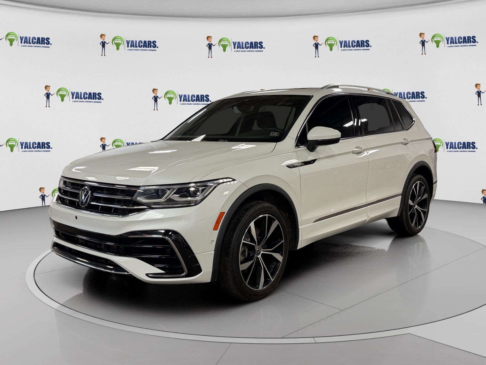 White 2022 Volkswagen Tiguan SEL R-Line 4Motion SUV / Crossover All-Wheel Drive 8-Speed Automatic
