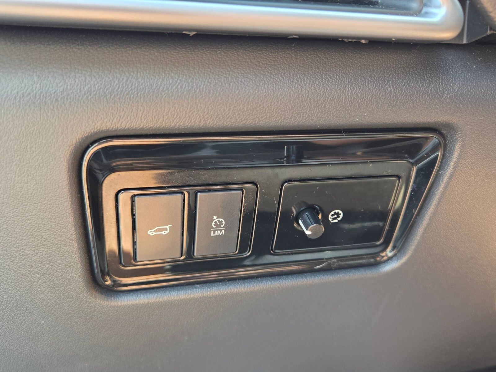 Used 2019  Jaguar 25t image 29