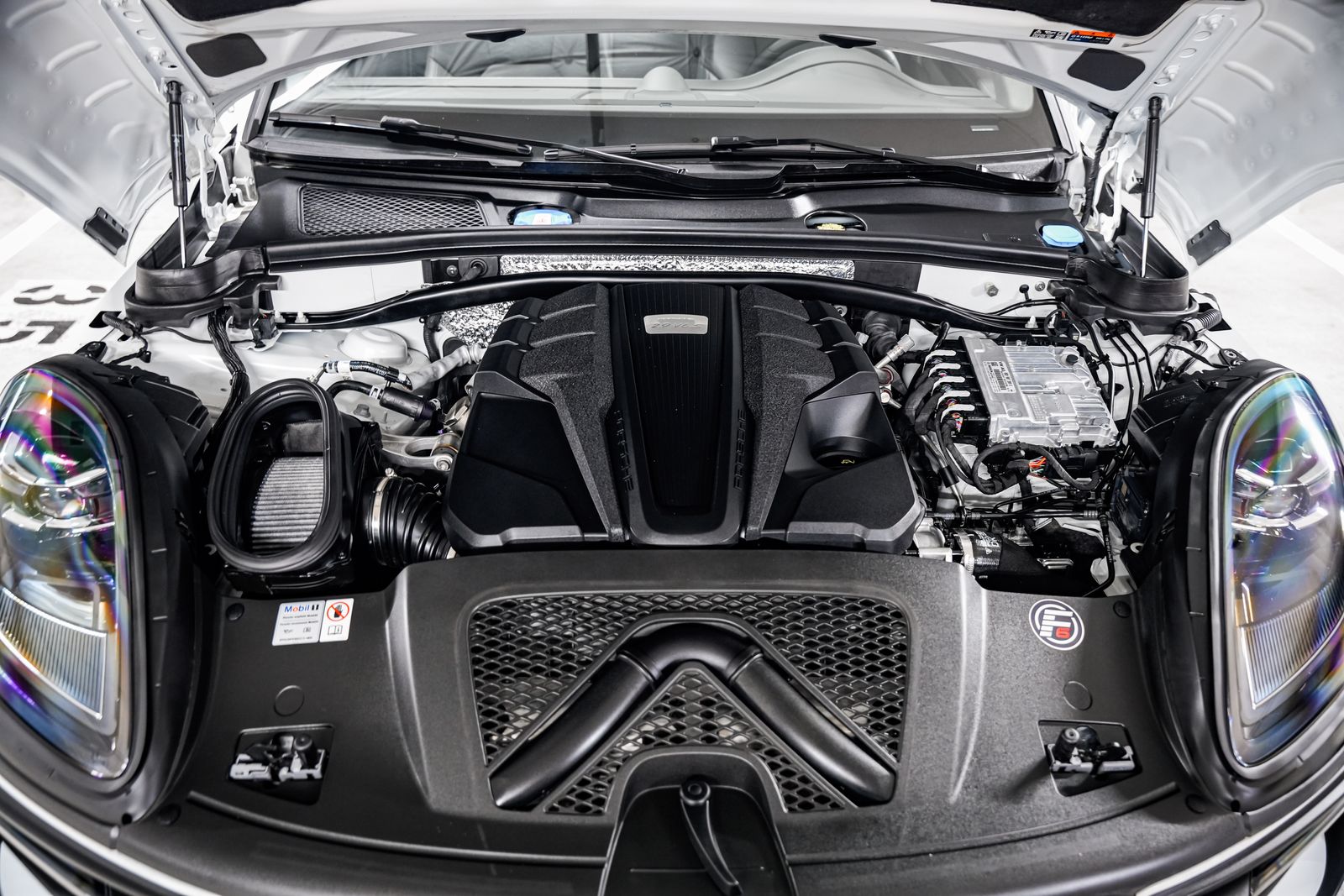 2024 Porsche Macan S — photo 50