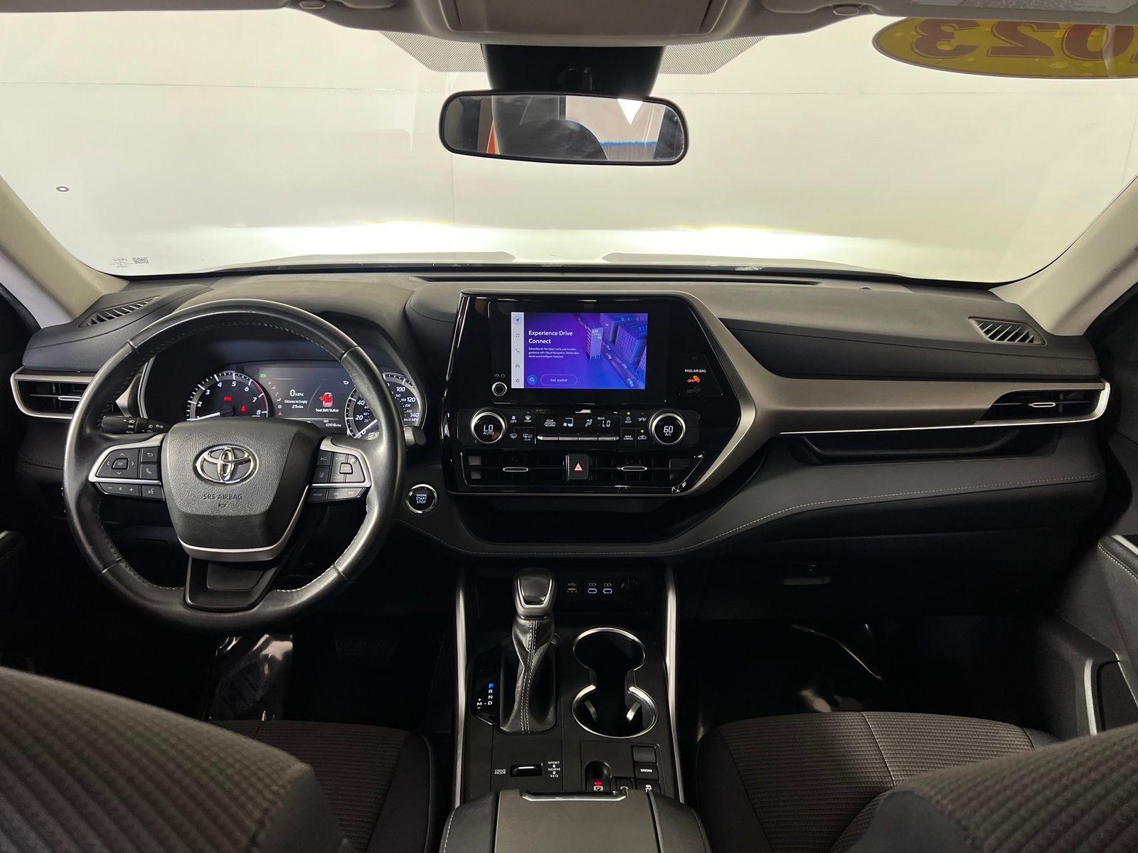 Thumbnail: 2023 Toyota Highlander - 23