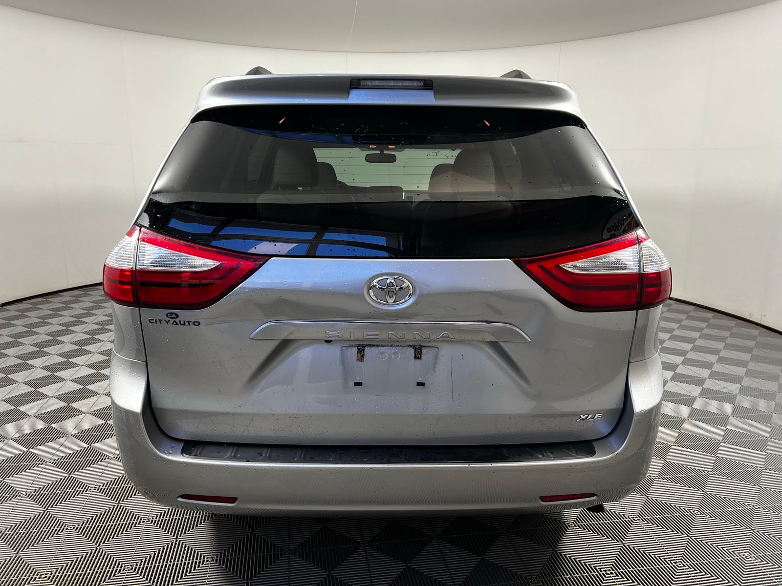 2017 Toyota Sienna XLE 5