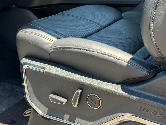 New 2026 Star White Metallic Tri-Coat Ford Platinum image 25