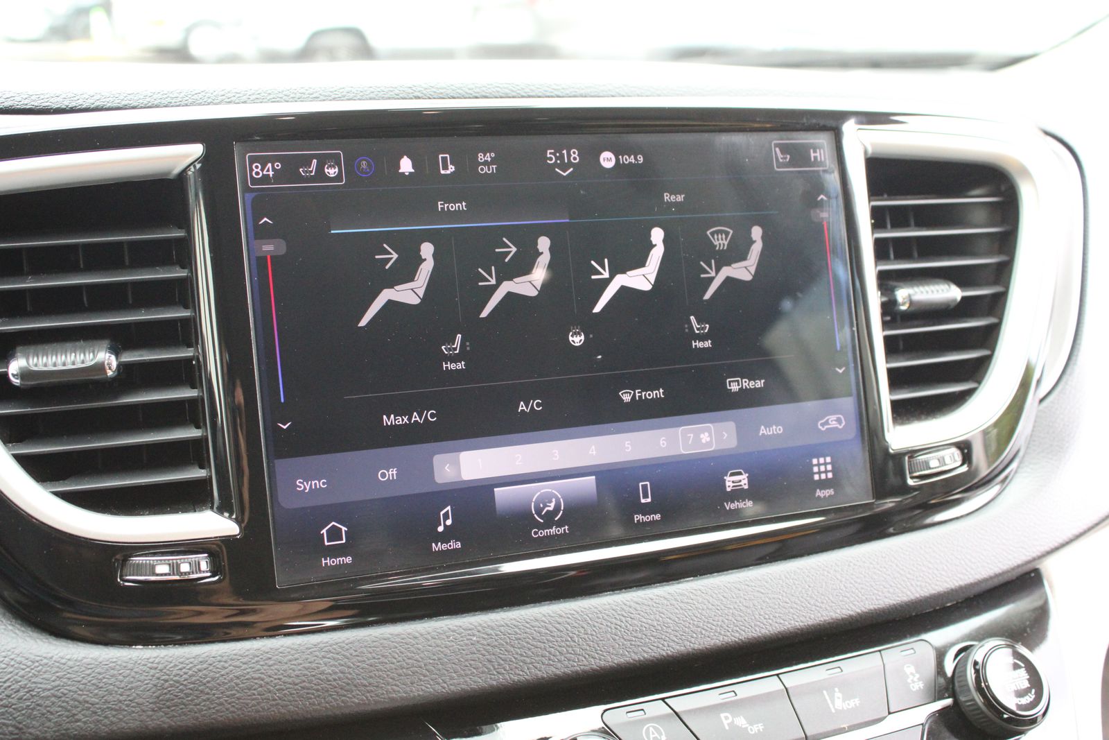 Used 2024 White Chrysler Touring L image 5