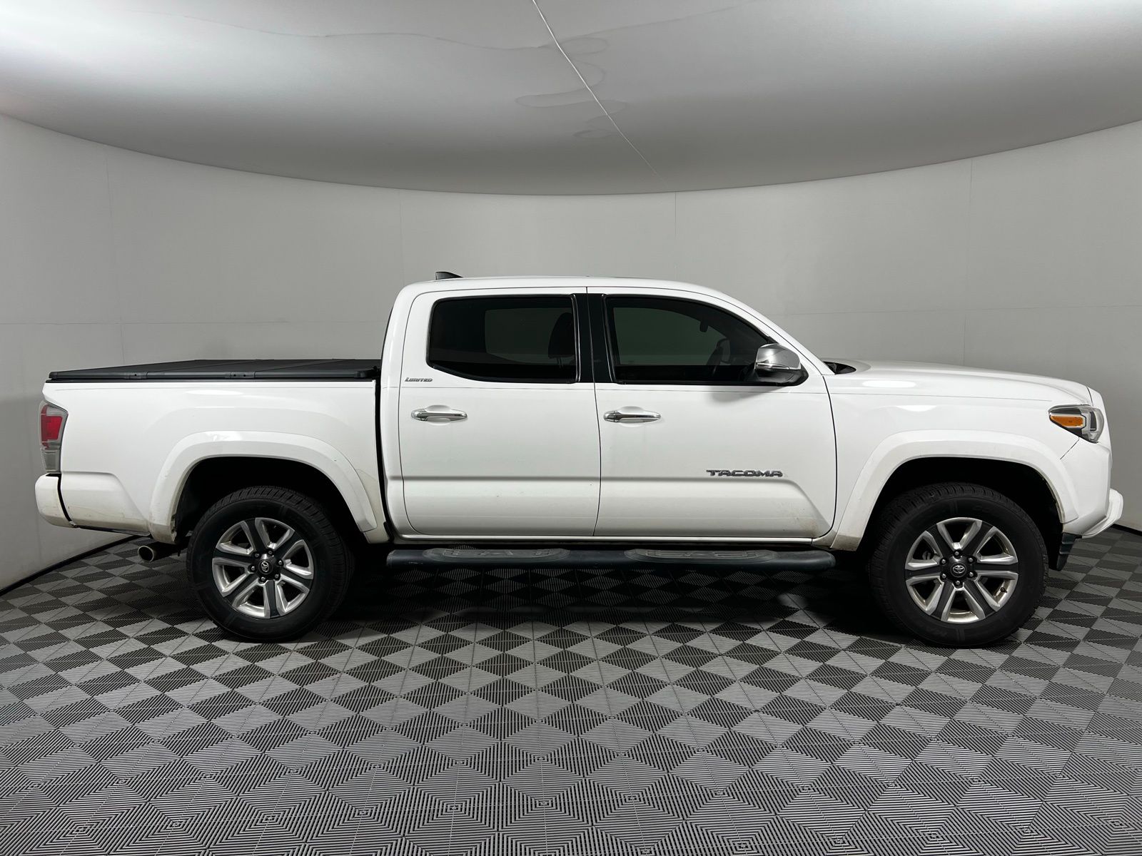 2017 Toyota Tacoma Limited 4