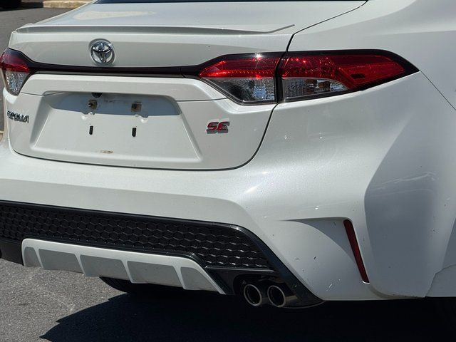 Used 2020 White Toyota SE image 27