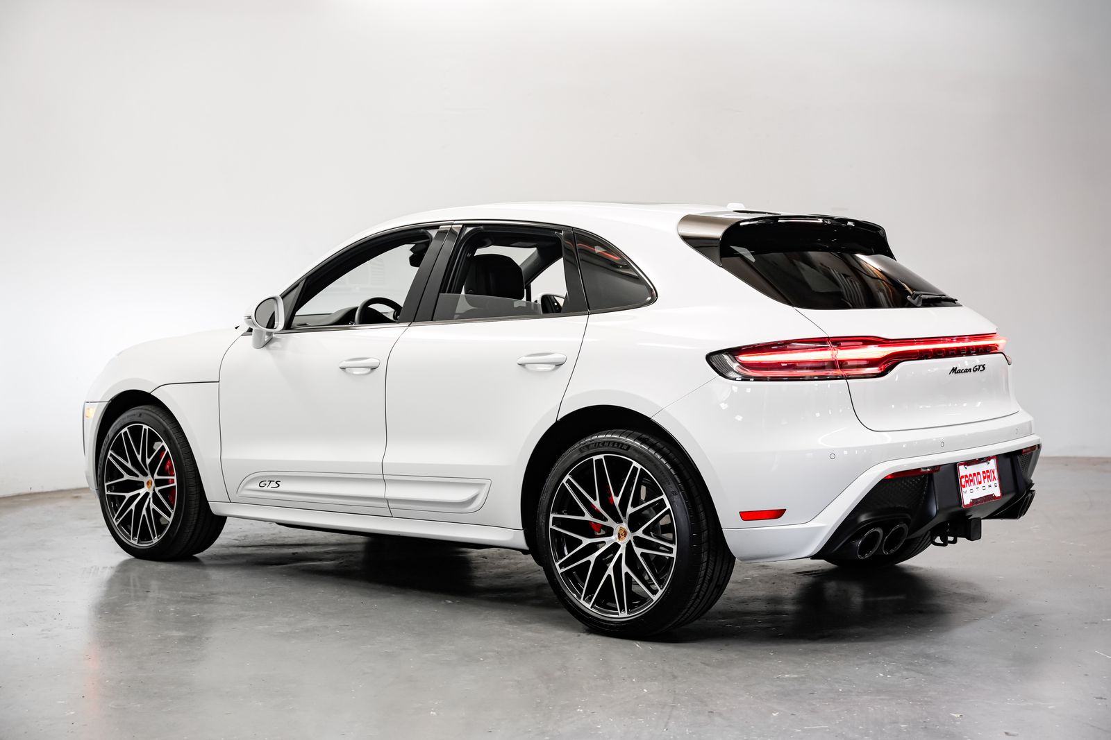 2022 Porsche Macan GTS — photo 8