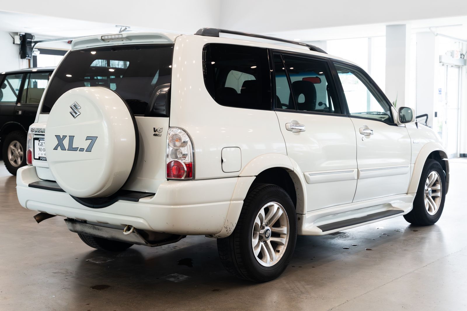 View vehicle photo 4