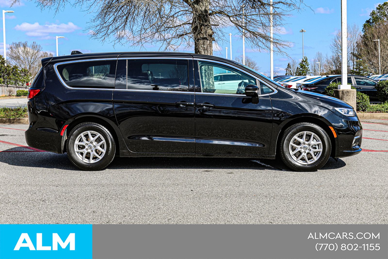 Used 2024 Black Chrysler Touring L image 11