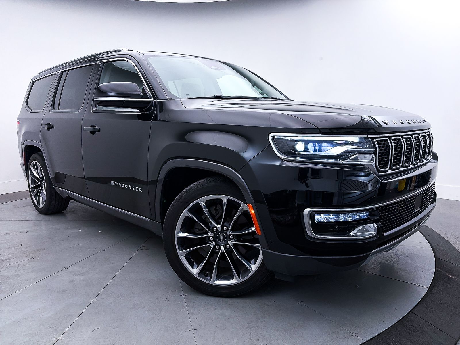 Diamond Black Crystal Pearlcoat 2022 Jeep Wagoneer Series III 4WD SUV / Crossover Four-Wheel Drive 8-Speed Automatic