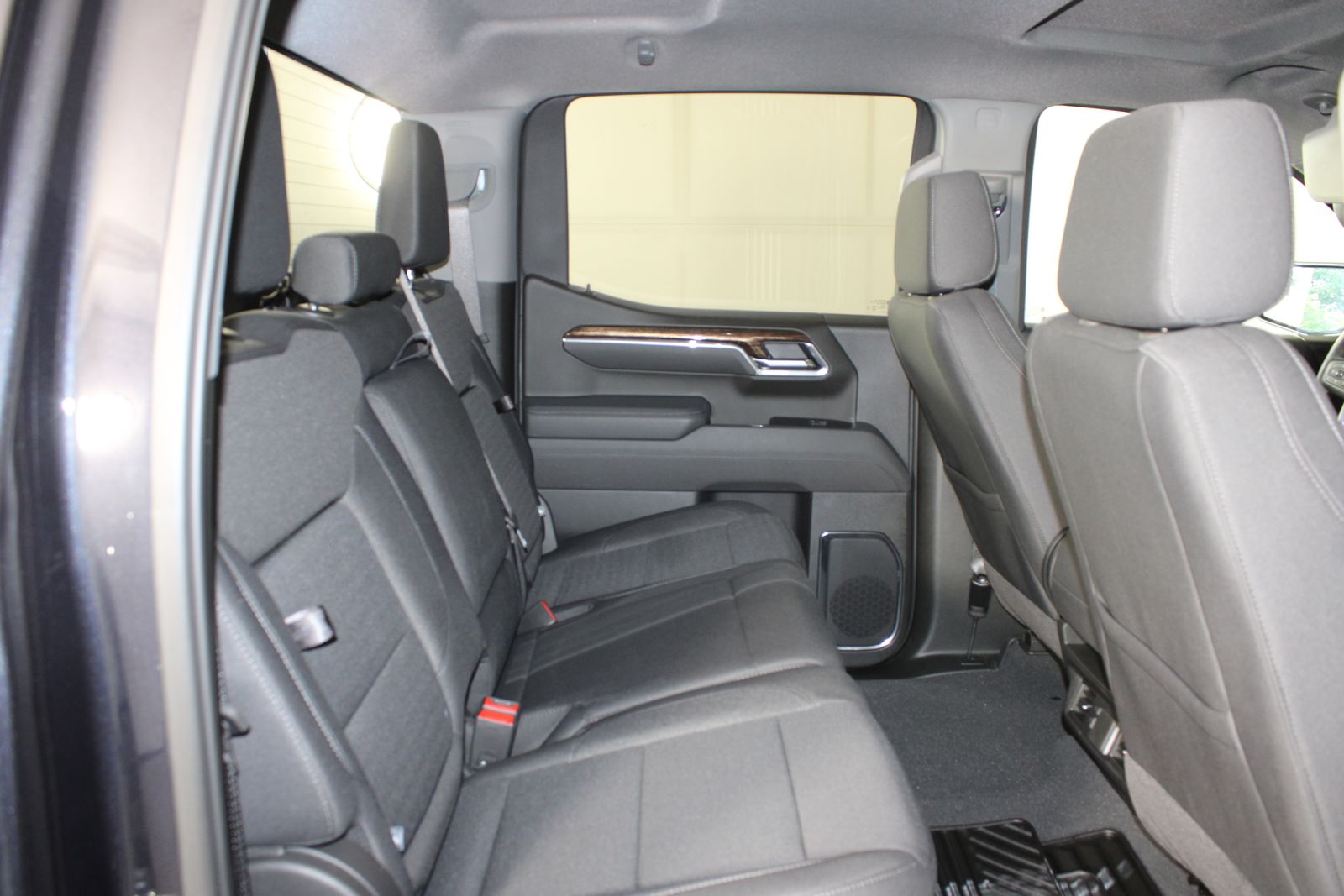 Used 2025 Silver GMC Elevation image 11