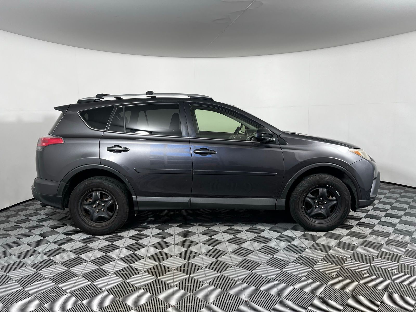 Thumbnail: 2016 Toyota RAV4 - 4