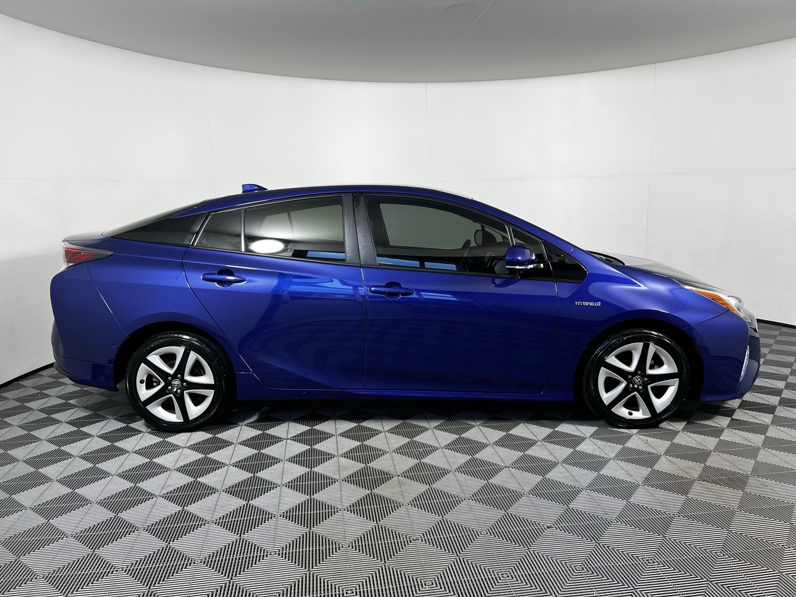 Thumbnail: 2018 Toyota Prius - 4