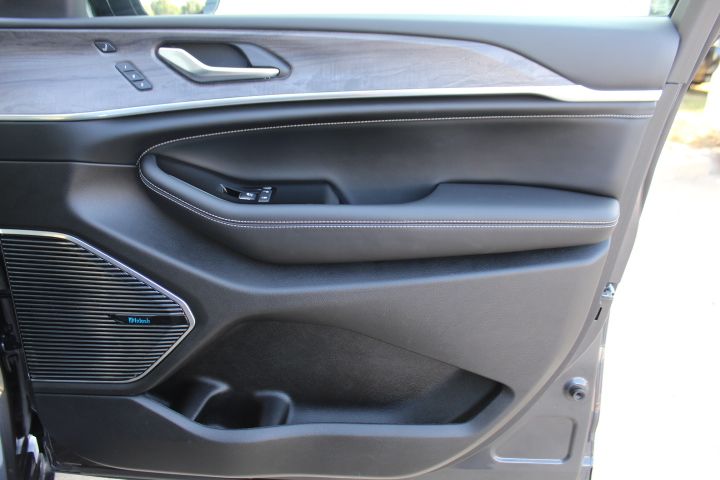 Used Car 2022 Jeep Grand Cherokee  Overland For Sale Under $40,000 In Austin, Texas