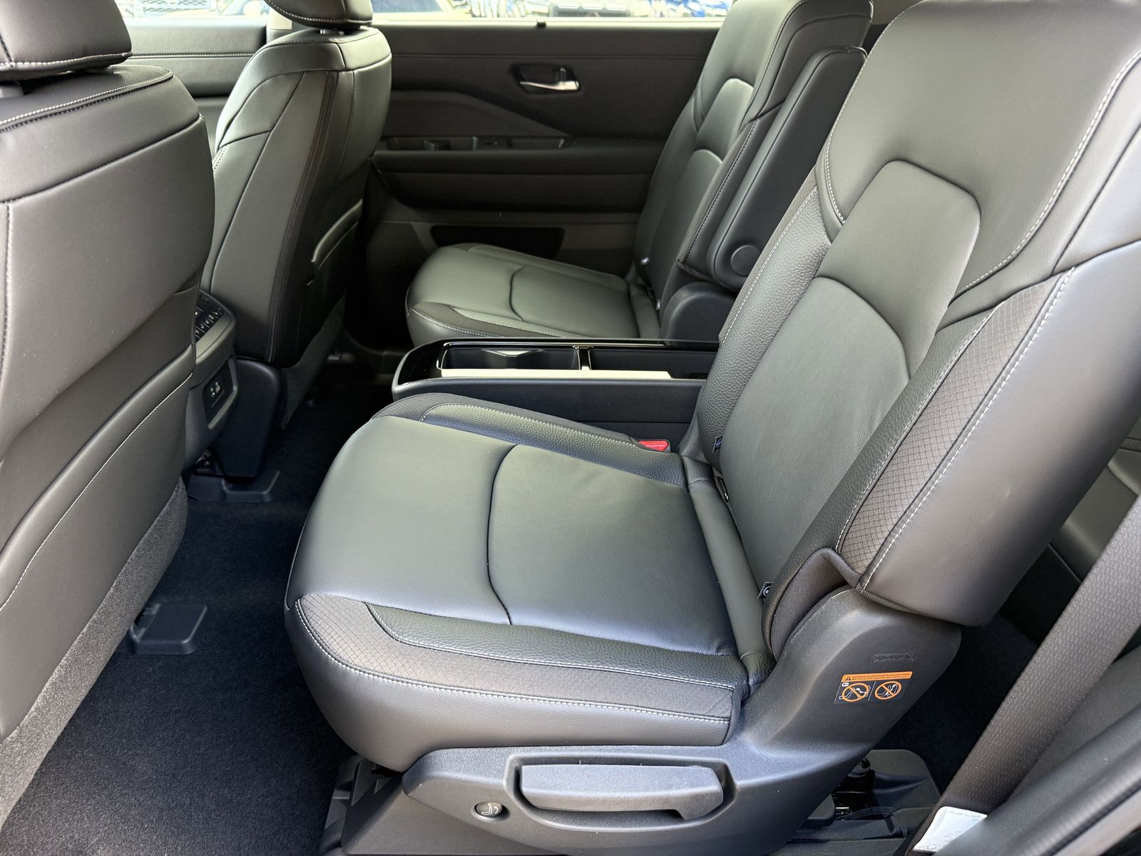 2025 Nissan Pathfinder SL photo 23