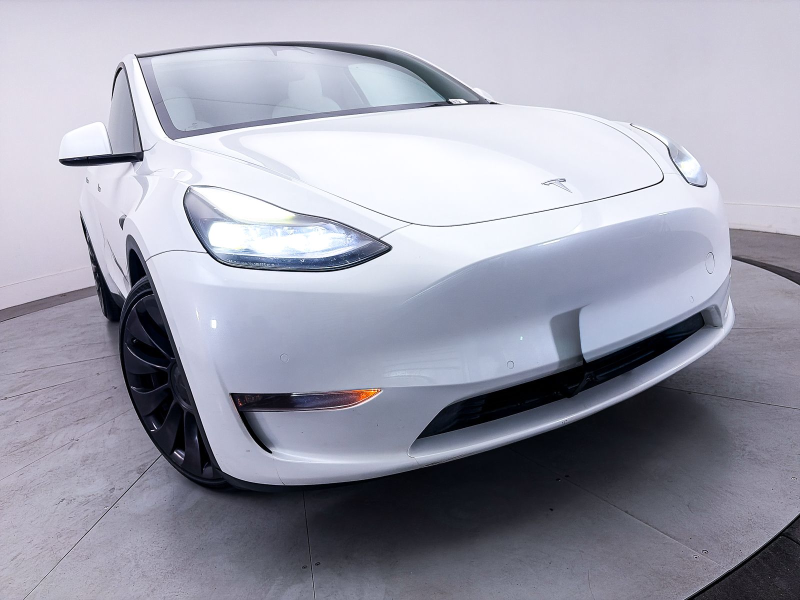 View vehicle photo 7
